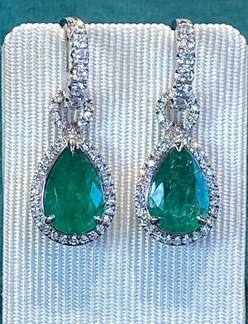 Polisen i Stockholm söker information om exklusiva smycken