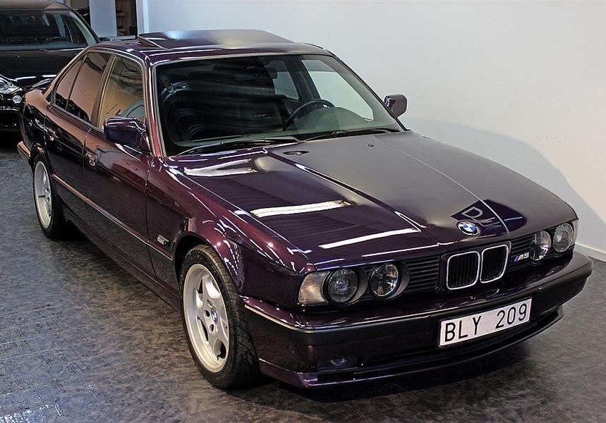 Daytonaviolett BMW M5 3,8 E34 stulen i Bro mellan Stockholm och Enköping