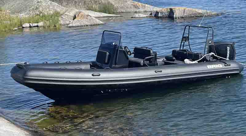 Brig 700 Navigator med 200hk Evinrude stulen på Bullandö Marina, Stockholm
