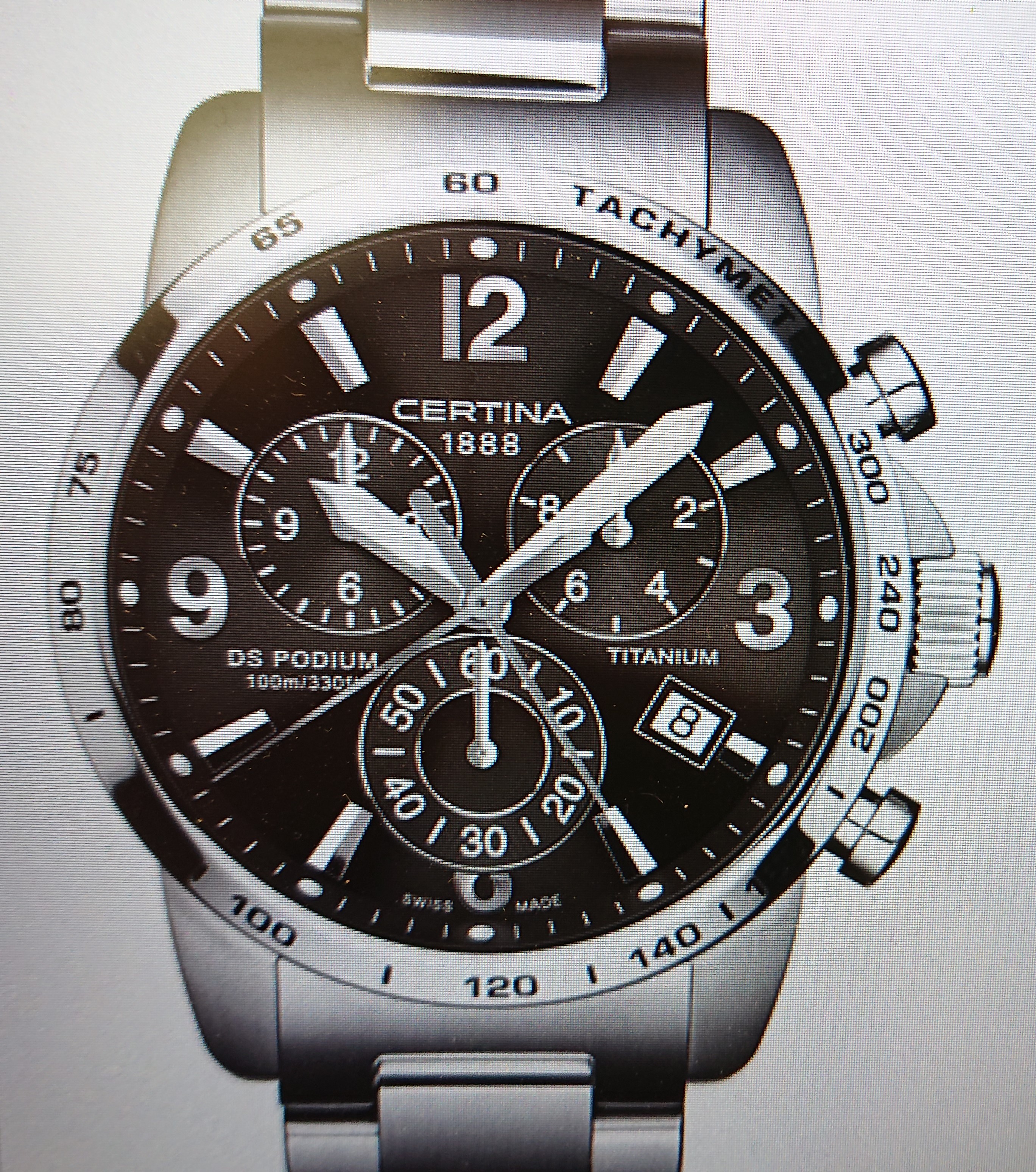 Polisen söker information om två klockor.