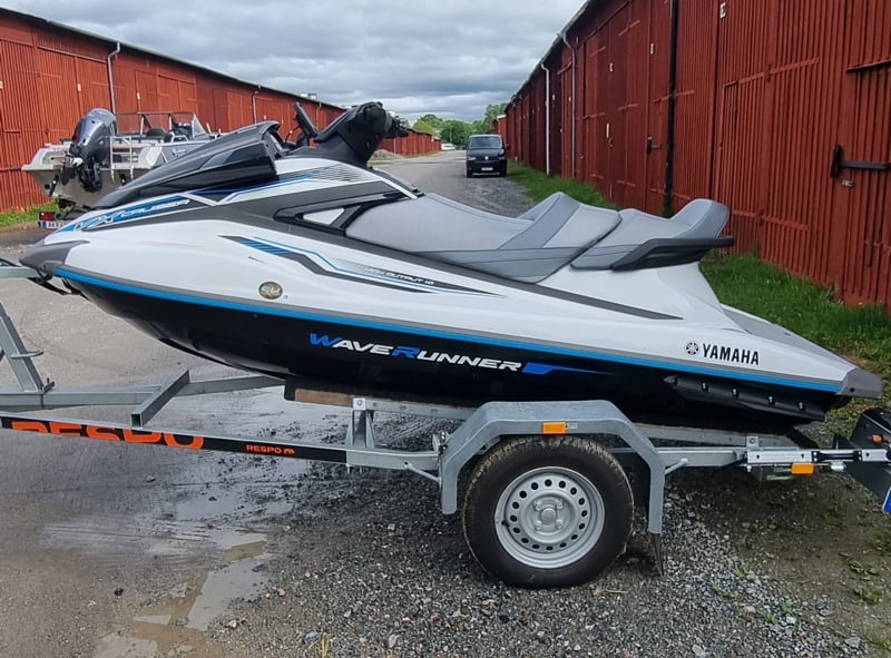 Dubbelstöld av Yamaha Waverunner VX Cruiser i Enköping