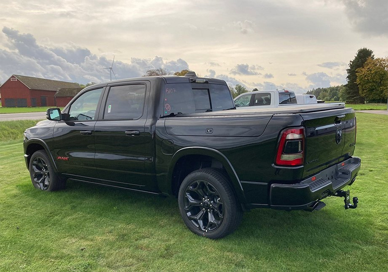 Svart RAM 1500 Crew Cab Limited Redline stulen i Lidköping