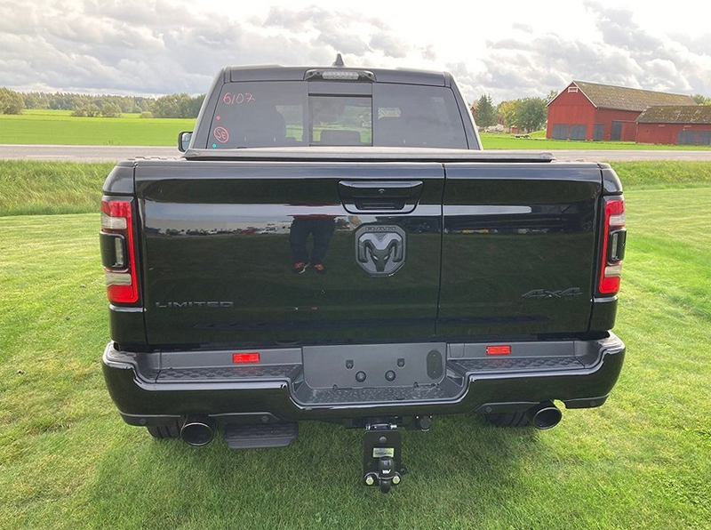 Svart RAM 1500 Crew Cab Limited Redline stulen i Lidköping