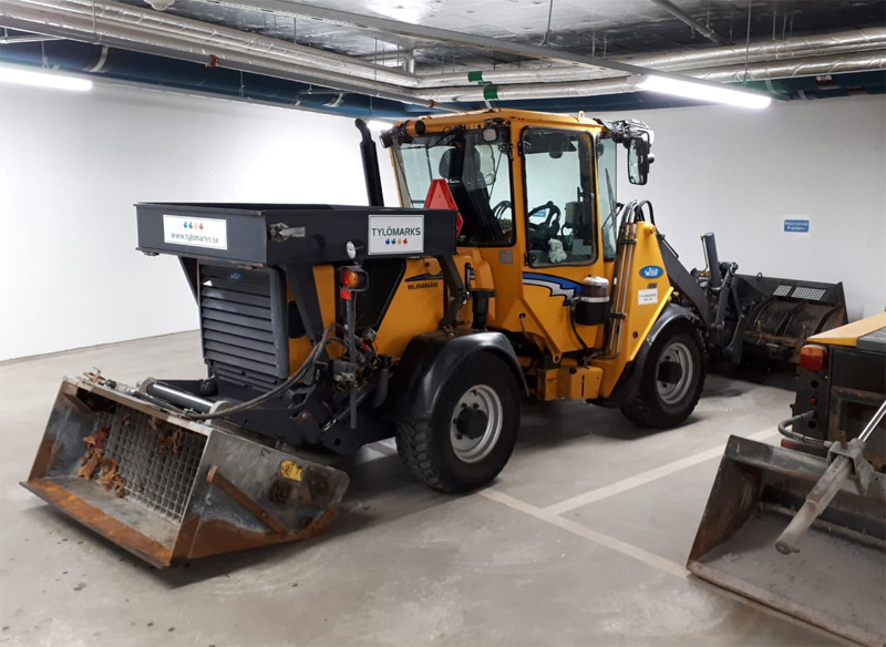 Redskapsbärare Wille 465 och Belos Transpro 54 stulna i Stockholm