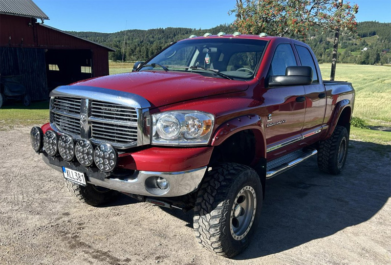Röd metallic Dodge RAM 2500 SLT Quad Cab stulen i Vittskövle söder om Kristianstad