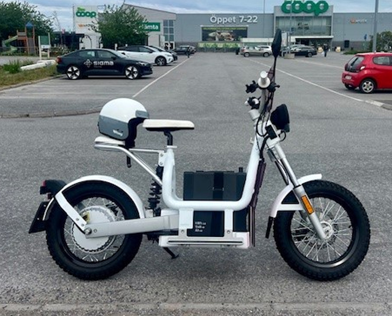 Vit elmoped CAKE Makka stulen i Gustavsberg