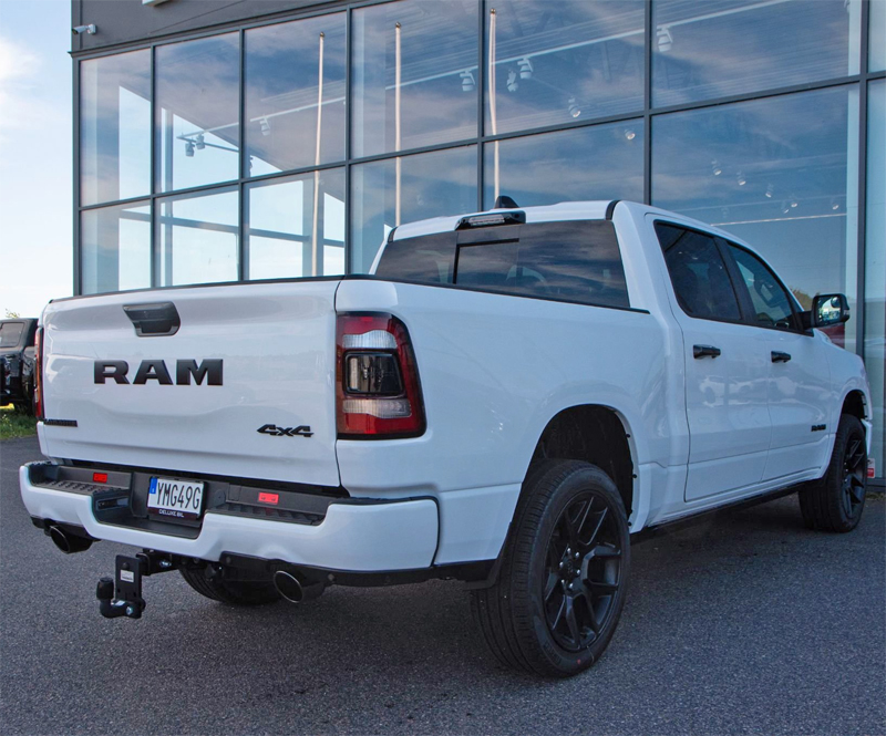 Vit RAM 1500 Crew Cab Laramie Premium Night Edition stulen i Åseda