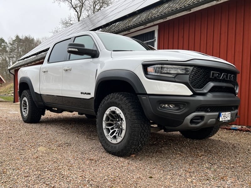 Vit RAM 1500 TRX Crew Cab stulen i Verum mellan Vittsjö och Osby