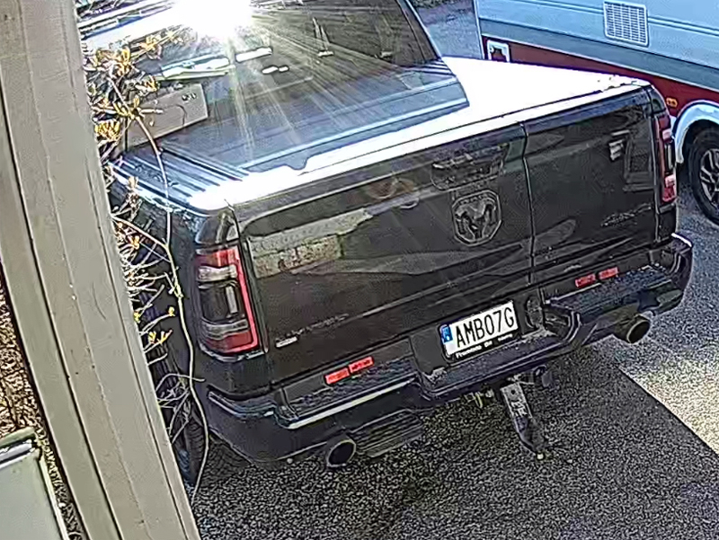 Svart RAM 1500 Crew Cab Limited Night stulen i Ransta mellan Sala och Västerås