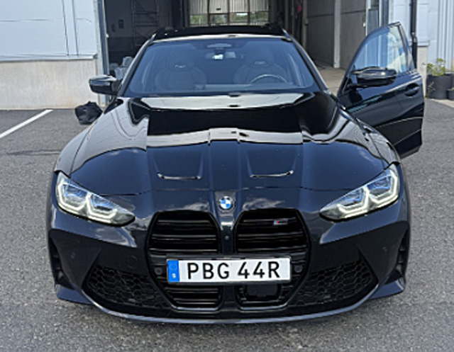 Svart BMW M3 Competition Touring stulen i Strängnäs