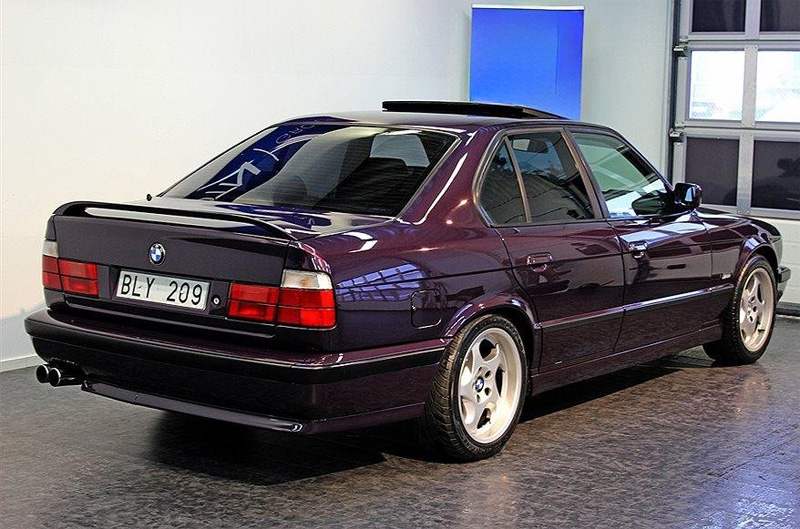 Daytonaviolett BMW M5 3,8 E34 stulen i Bro mellan Stockholm och Enköping