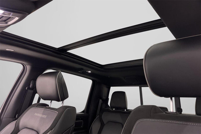 Svart RAM 1500 Crew Cab Laramie Night Edition stulen i Sundbyberg utanför Stockholm