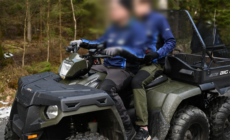 Grön sexhjuling Polaris Sportsman Big Boss 6X6 stulen i Vårgårda