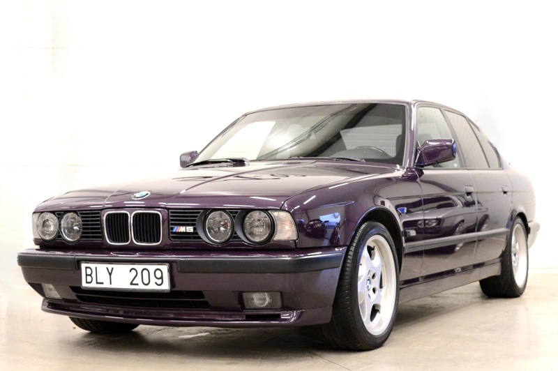 Daytonaviolett BMW M5 3,8 E34 stulen i Bro mellan Stockholm och Enköping