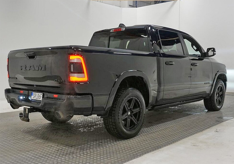 Svart RAM 1500 Crew Cab Laramie Night Edition stulen i Sundbyberg utanför Stockholm