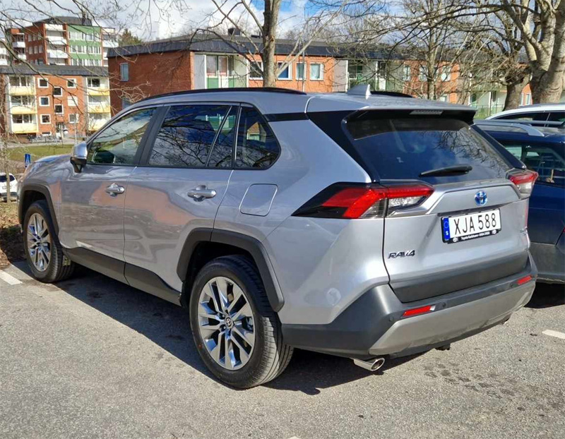 Silvermetallic Toyota RAV4 Hybrid AWD Executive Premium stulen i Karlshamn