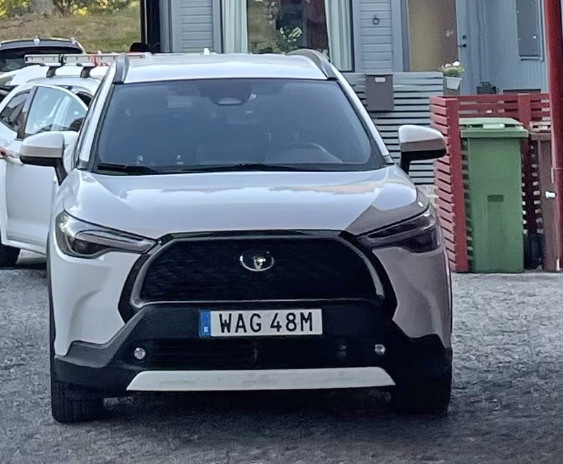 Vit Toyota Corolla Cross Hybrid stulen i Upplands Väsby norr om Stockholm