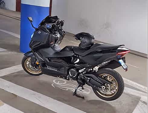 Yamaha T-Max Tech Max stulen i Stehag väster om Höör