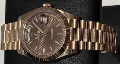 Polisen i Stockholm söker information om en stulen  ROLEX Oyster Perpetual, Day-Date 40.